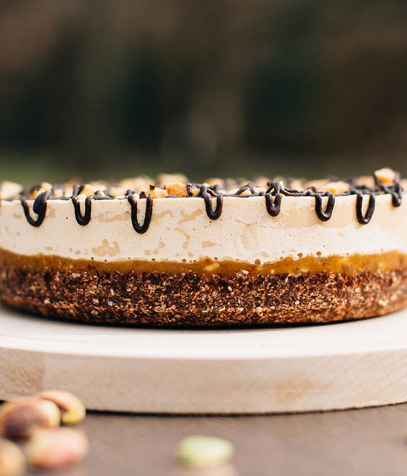 Raw Snickers Cake – prajitura snickers – Greenlicious Oradea (1)