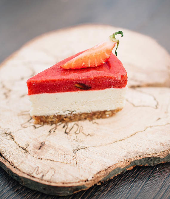 Raw Strawberry Cake – prajitura capsuni – Greenlicious Oradea (1)