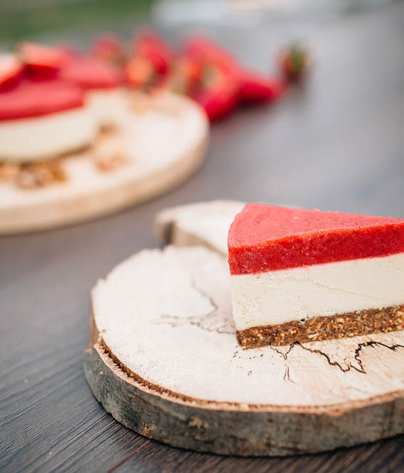 Raw Strawberry Cake – prajitura capsuni – Greenlicious Oradea (7)